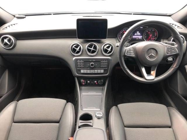 Mercedes Benz A-CLASS 2016-04 186240-1
