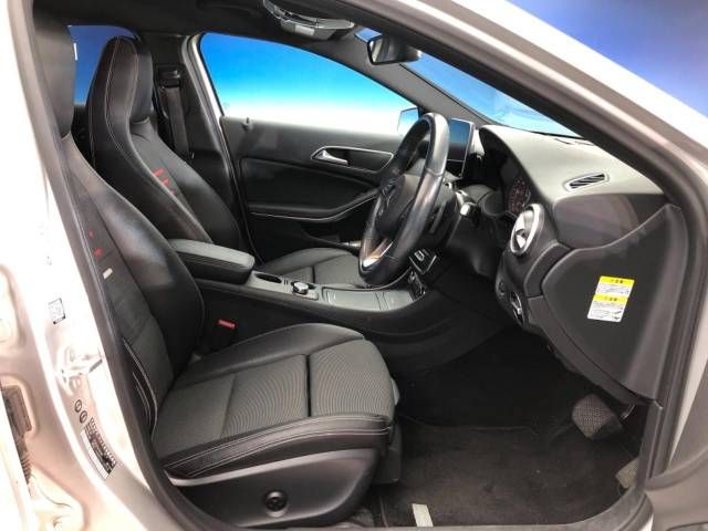 Mercedes Benz A-CLASS 2016-04 186240-8