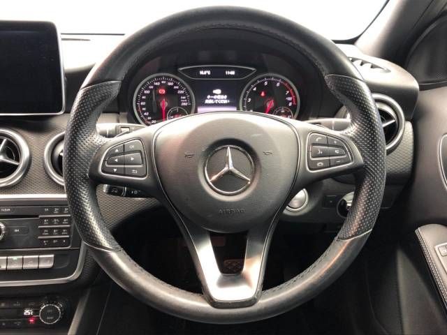 Mercedes Benz A-CLASS 2016-04 186240-11