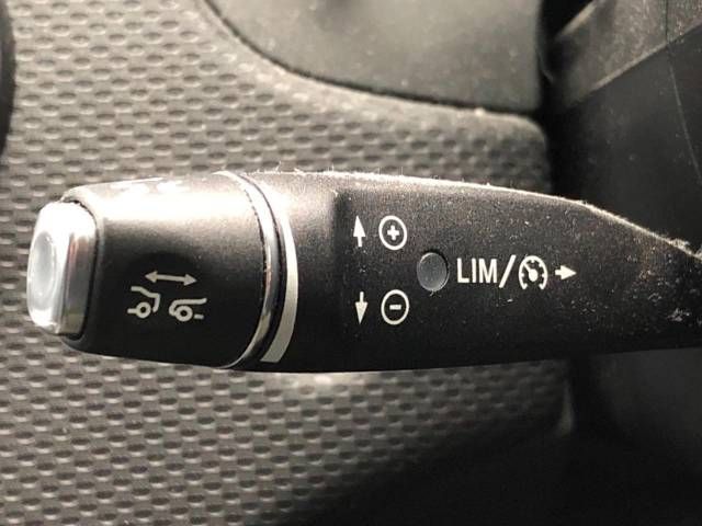 Mercedes Benz A-CLASS 2016-04 186240-3