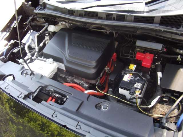 Nissan LEAF 2017-12 3228-8