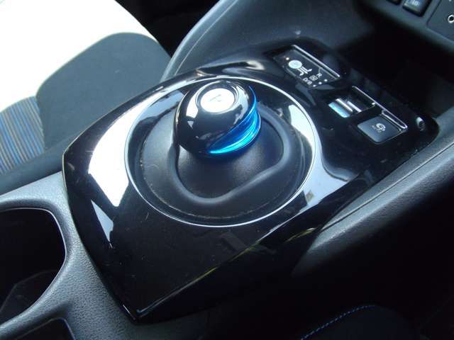 Nissan LEAF 2017-12 3228-16
