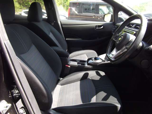 Nissan LEAF 2017-12 3228-9
