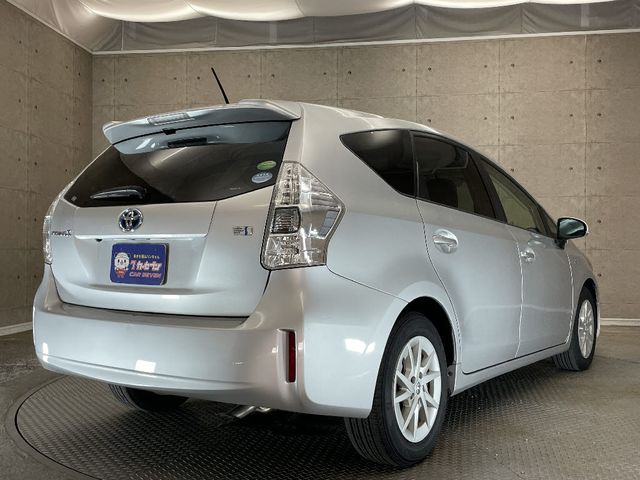 Toyota PRIUS ALPHA 2012-10 12424-3