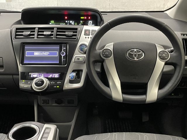 Toyota PRIUS ALPHA 2012-10 12424-1