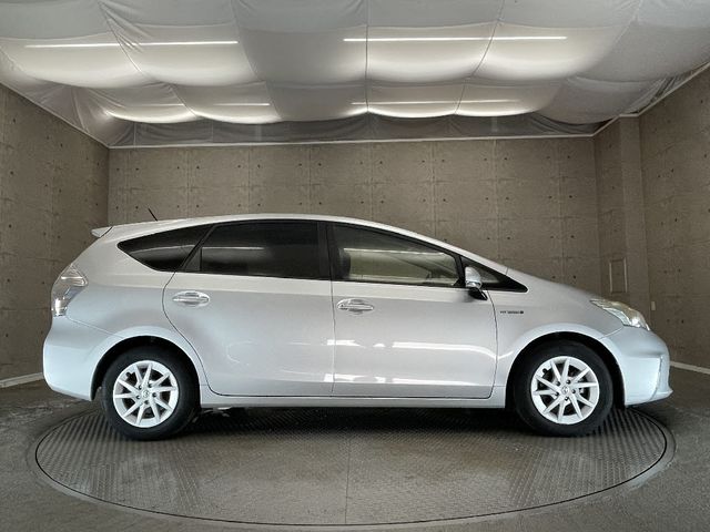 Toyota PRIUS ALPHA 2012-10 12424-7