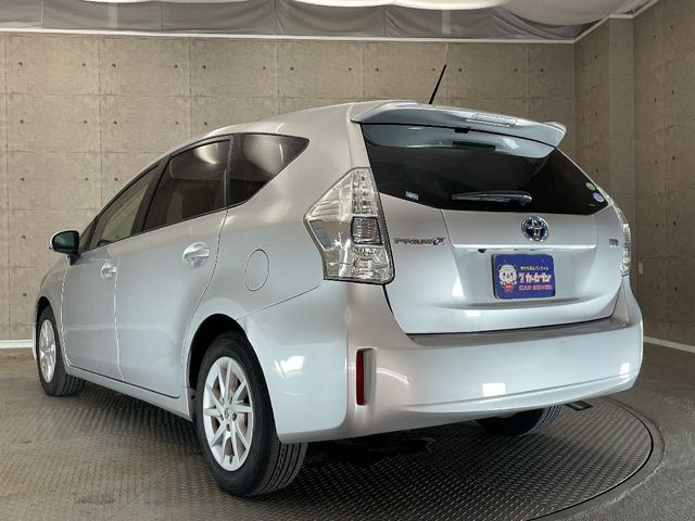 Toyota PRIUS ALPHA 2012-10 12424-2