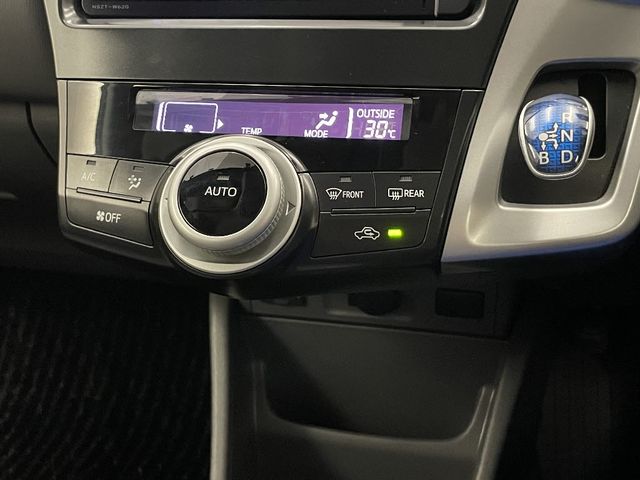 Toyota PRIUS ALPHA 2012-10 12424-21