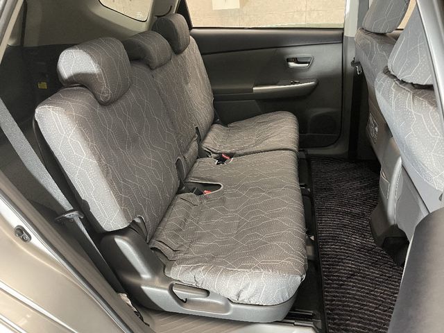 Toyota PRIUS ALPHA 2012-10 12424-10