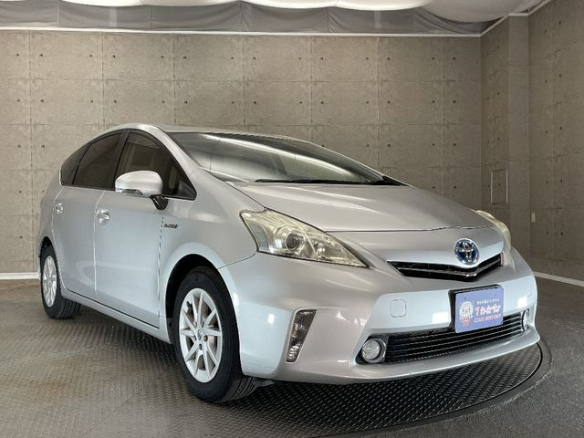 Toyota PRIUS ALPHA 2012-10 12424-5