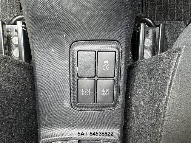 Toyota AQUA 2015-06 260226-3