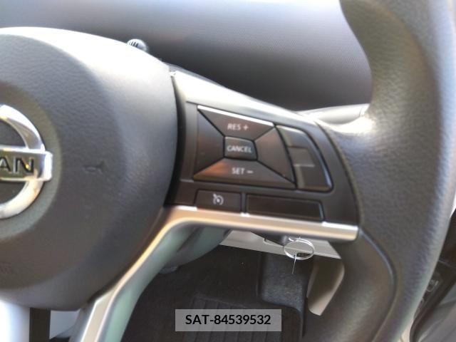 Nissan SERENA 2017-04 330977-6