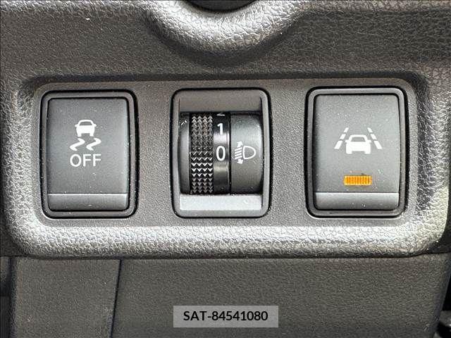 Nissan NOTE 2016-08 385700-11