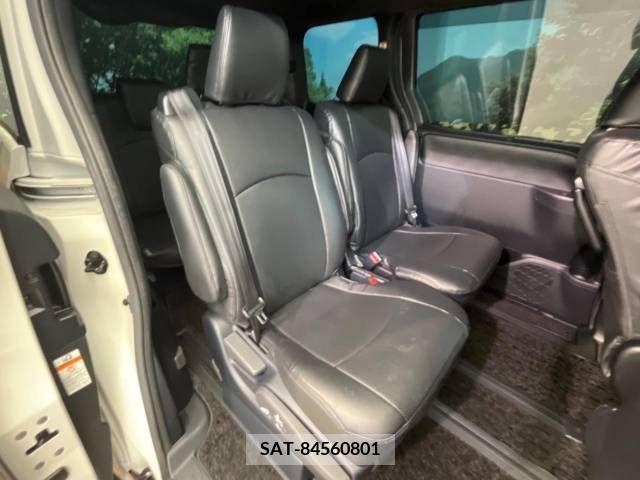 Toyota NOAH 2019-11 321650-9