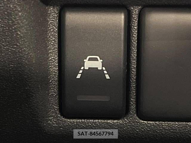 Nissan MARCH 2022-01 382467-4