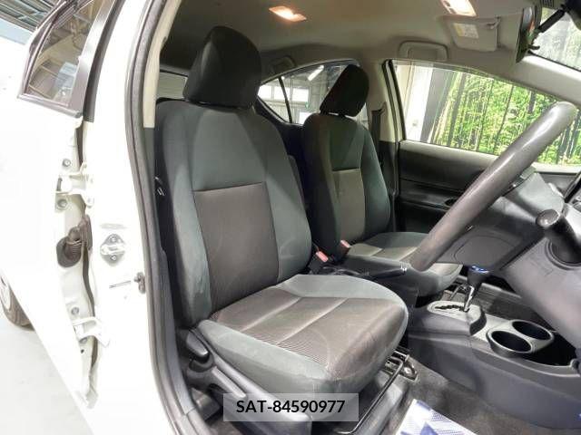Toyota AQUA 2017-02 260704-8