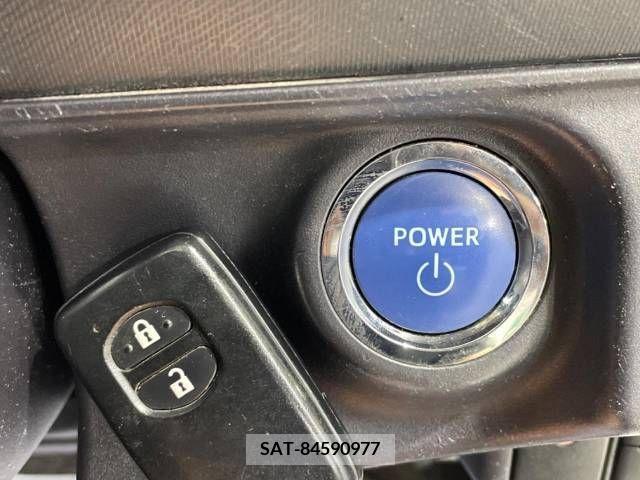 Toyota AQUA 2017-02 260704-6