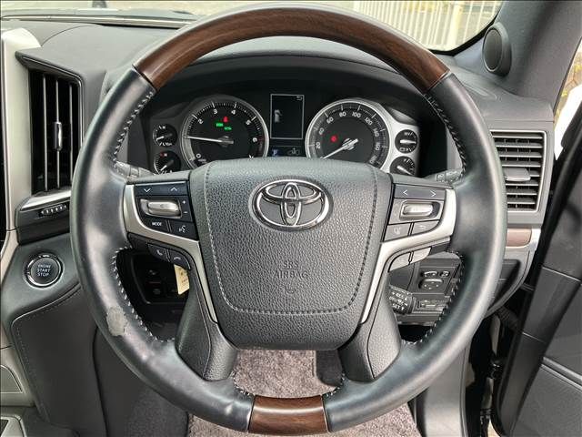 Toyota LAND CRUISER 2017-01 5929-1