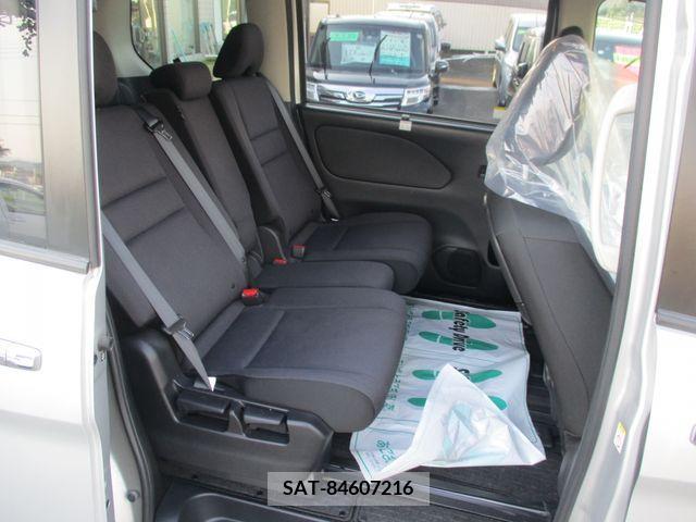 Nissan SERENA 2017-12 335273-23