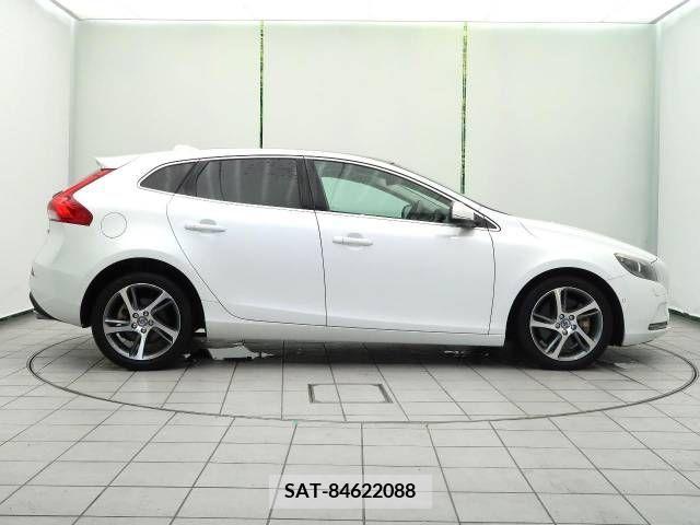 Volvo V40 2015-07 341995-16