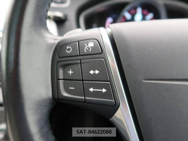Volvo V40 2015-07 341995-6