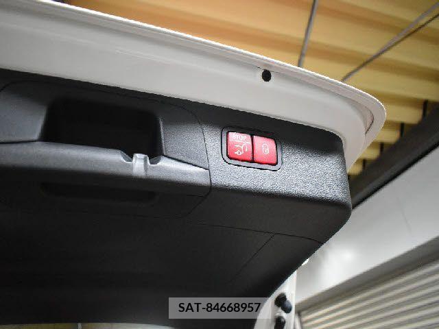 Amg C-CLASS 2018-10 336680-19