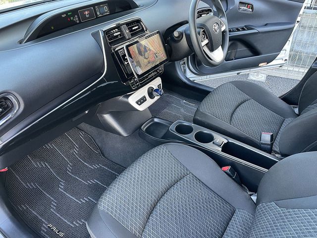 Toyota PRIUS 2016-03 19821-16
