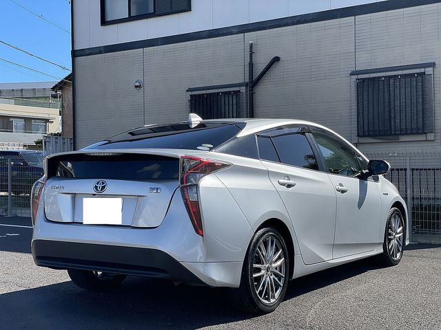 Toyota PRIUS 2016-03 19821-4