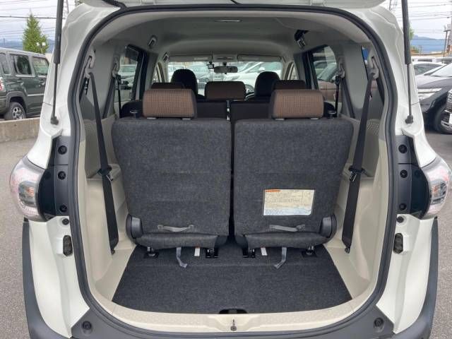 Toyota SIENTA 2016-04 20849-11