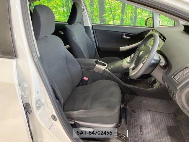 Toyota PRIUS 2013-09 213871-8