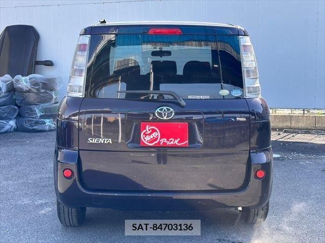 Toyota SIENTA 2011-10 213342-5