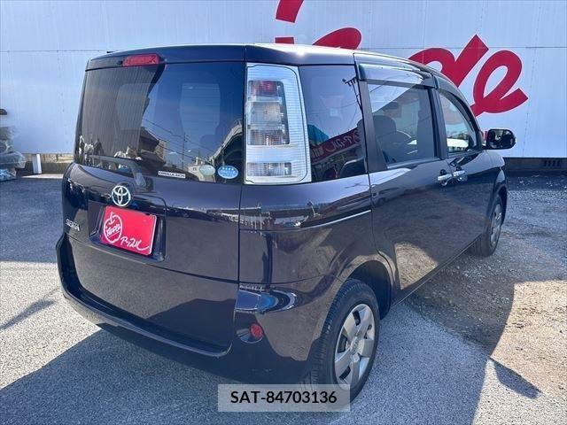 Toyota SIENTA 2011-10 213342-4
