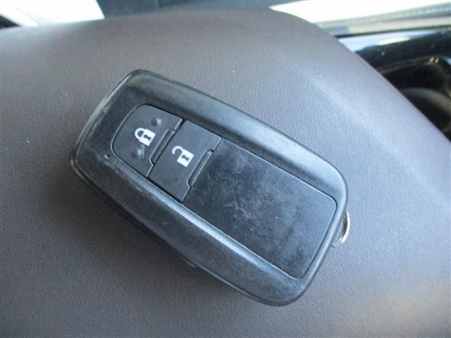 Toyota C-HR 2017-06 18519-23