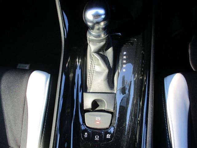 Toyota C-HR 2017-06 18519-12