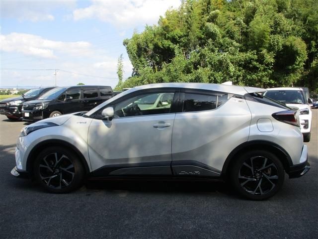 Toyota C-HR 2017-06 18519-25