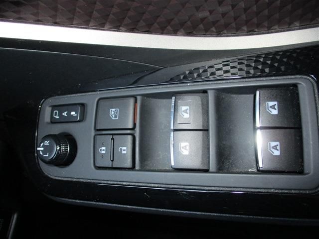 Toyota C-HR 2017-06 18519-15