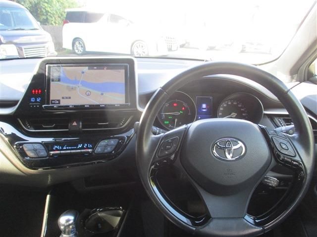 Toyota C-HR 2017-06 18519-8