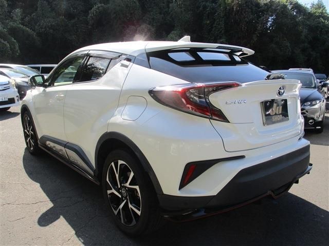 Toyota C-HR 2017-06 18519-5