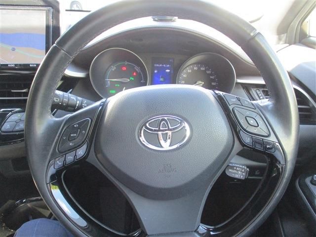 Toyota C-HR 2017-06 18519-21