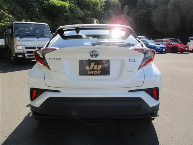 Toyota C-HR 2017-06 18519-4