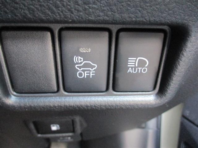 Toyota C-HR 2017-06 18519-13