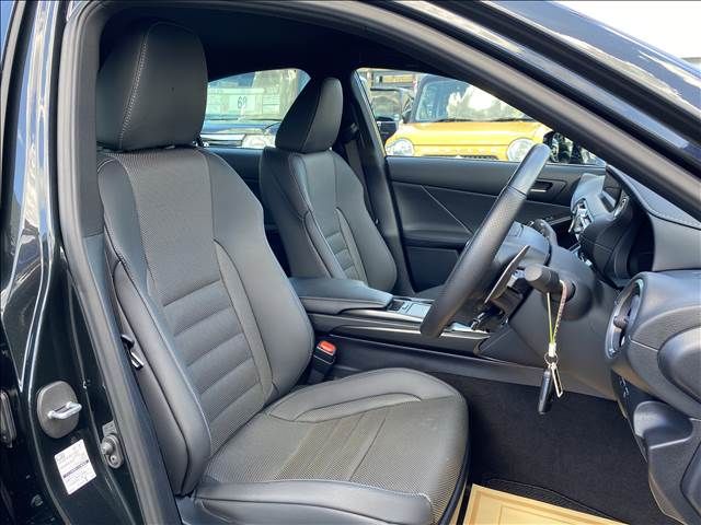 Lexus IS 2020-12 5928-3