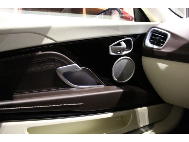 Aston Martin Aston Martin 2019-12 190403-12