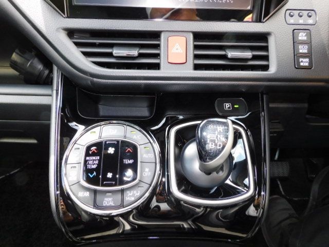Toyota NOAH HYBRID 2019-01 22244-11