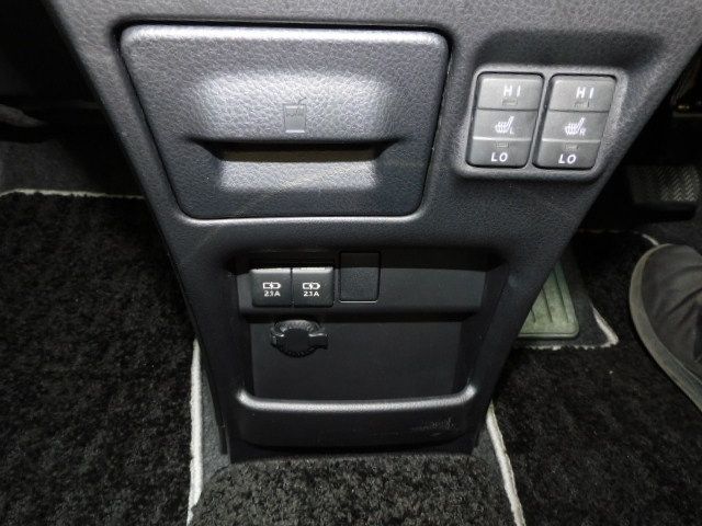 Toyota NOAH HYBRID 2019-01 22244-12