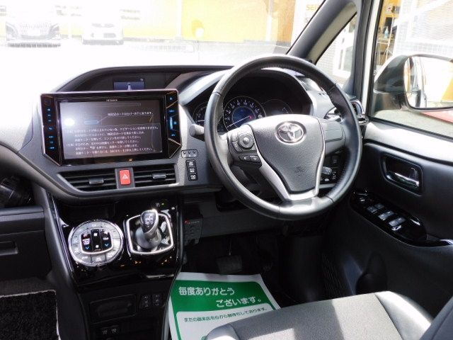 Toyota NOAH HYBRID 2019-01 22244-1