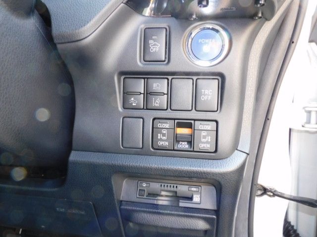 Toyota NOAH HYBRID 2019-01 22244-15