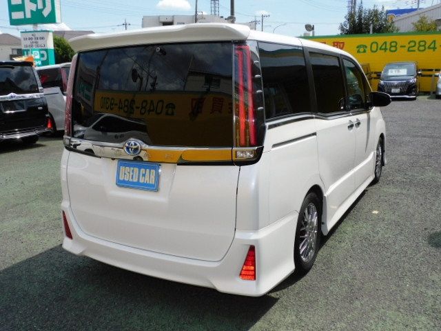 Toyota NOAH HYBRID 2019-01 22244-2