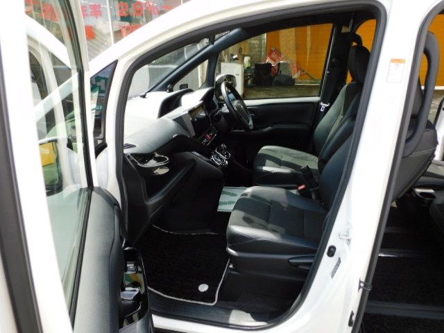Toyota NOAH HYBRID 2019-01 22244-4