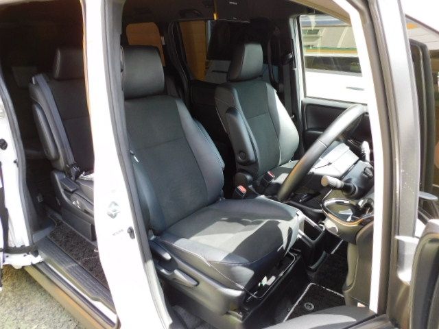 Toyota NOAH HYBRID 2019-01 22244-16